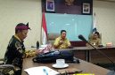 Delegasi PP PABPDSI yang dipimpin Ketua Umum H. Fery Radiansyah (tengah) dalam pertemuan membahas usulan penguatan BPD. Rombongan terdiri atas H. Karno Sirlani, Zulvan, Saepulah, Salip, dan Amistofa Besan di Jakarta.(Foto/mediaaceh.co.id/istimewa).