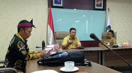 Delegasi PP PABPDSI yang dipimpin Ketua Umum H. Fery Radiansyah (tengah) dalam pertemuan membahas usulan penguatan BPD. Rombongan terdiri atas H. Karno Sirlani, Zulvan, Saepulah, Salip, dan Amistofa Besan di Jakarta.(Foto/mediaaceh.co.id/istimewa).