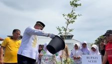 Bupati Aceh Utara H. Ismail A Jalil, SE., MM (Ayah Wa).