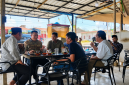 Bupati Aceh Utara Ayah Wa saat menyerap aspirasi masyarakat di salah satu warung kopi di Aceh Utara, Sabtu, (5/9).