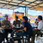 Bupati Aceh Utara Ayah Wa saat menyerap aspirasi masyarakat di salah satu warung kopi di Aceh Utara, Sabtu, (5/9).