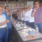 Ketua Harian Saudagar Aceh Firmandez berfoto bersama dengan Pengurus Saudagar Aceh Tengah dan Bener Meriah, di salah satu cafe di Takengon. 