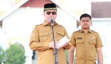 Bupati Aceh Utara H. Ismail A Jalil, SE., MM (Ayah Wa) saat membaca amanat dihadapan para Forkompinda Aceh Utara terkait keberhasilan putra-putri Aceh Utara di tingkat daerah dan nasional dengan nada yang terharu dan terpancar dengan mata berkaca-kaca., Senin (5/10).