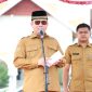 Bupati Aceh Utara H. Ismail A Jalil, SE., MM (Ayah Wa) saat membaca amanat dihadapan para Forkompinda Aceh Utara terkait keberhasilan putra-putri Aceh Utara di tingkat daerah dan nasional dengan nada yang terharu dan terpancar dengan mata berkaca-kaca., Senin (5/10).