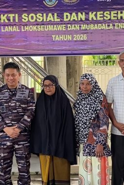 HUT ke-81 TNI, Warga Terima Bantuan