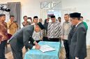 Bupati Asel HMW menanda tangani berita acara pelantikan eselon III di  Tapaktuan, Kamis, (8/10/2026).(Foto/mediaaceh.co.id/istimewa).