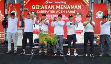 Saat peluncuran program gerakan menanam pada acara HUT Kota Meulaboh oleh Bupati Aceh Barat Tarmizi, Ahad, (11/10).