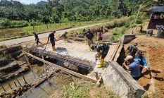 TNI Bangun Jembatan di Gampong Lawe Buluh Didi