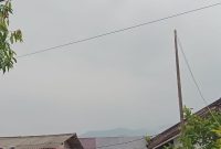 Puncak Gunung Lubuk Layu Samadua yang biasanya tampak menghijau dari kejauhan sekitar 3-4 Km, mini terlihat diliputi kabut asap.(Foto/mediaaceh.co.id/istimewa).
