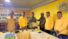 Anggota DPRK Asel Kamalul mendaftarkan diri sebagai calon ketua DPD Partai Golkar periode 2026-2031 dan diterima Panitia Musda di Sekretariat Partai Golkar Jalan T. Cut Ali Tapaktuan,  Jumat, (16/10/2026).(Foto/mediaaceh.co.id/istimewa).