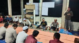 Geuchik Gampong Buket Jrat Manyang Dahlawi saat membuka acara sosialisasi Perlinsos. 