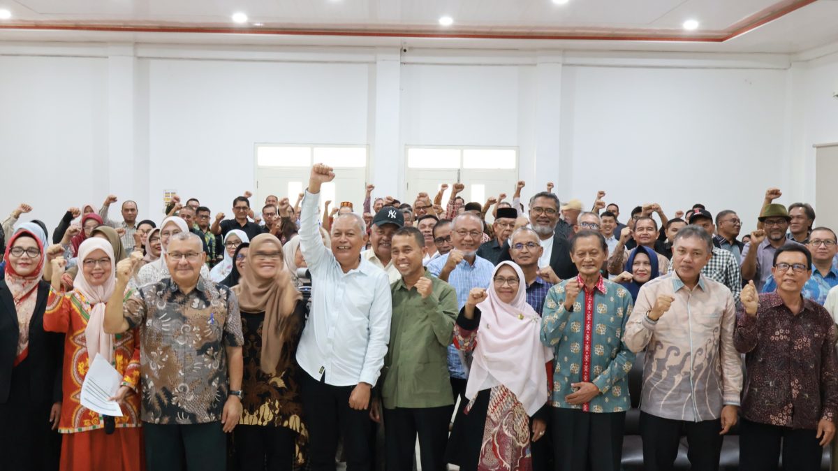 Teuku Kamaruzzaman, S.H., kembali terpilih secara aklamasi sebagai Ketua Umum IKAKUM USK periode 2026–2031 dalam Mubes VI di Fakultas Hukum USK, Banda Aceh, Sabtu (24/10/2026).