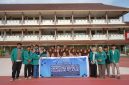 Para mahasiswa pelaksana  poto bersama dengan sebagian siswa SMA Negeri 4 Banda Aceh yang menjadi peserta workshop.(Poto/mediaaceh.co.id/istimewa).