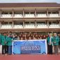 Para mahasiswa pelaksana  poto bersama dengan sebagian siswa SMA Negeri 4 Banda Aceh yang menjadi peserta workshop.(Poto/mediaaceh.co.id/istimewa).