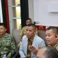 Wakil bupati Aceh Utara Tarmizi Panyang saat mengikuti pertemuan pemetaan wilayah banjir dan longsor bersama BPBD Aceh Utara. 
