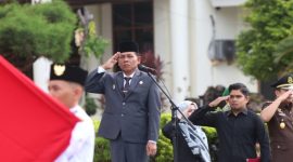 Wabup Asel H. Baital Mukadis menjadi  inspektur upacara yang membacakan sambutan tertulis Menpora RI Erick Thohir pada Peringatan Hari Pemuda ke-91 di Halaman Kantor Bupati Jalan T. Ben Mahmud Tapaktuan, Rabu, (28/10/2026).(Poto/mediaaceh.co.if/, istimewa).