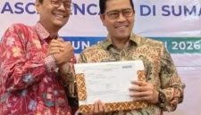 Bupati Aceh Tengah saat terima dana rehab pasar dari pemerintah pusat. 