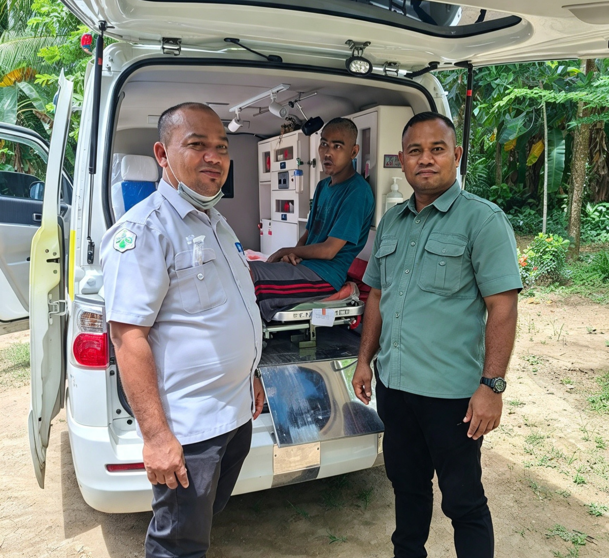 Saat Azhari warga Gampong Teuping Gajah dirujuk ke RSUD Cut Mutia. 