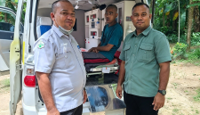 Saat Azhari warga Gampong Teuping Gajah dirujuk ke RSUD Cut Mutia. 