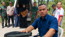 Saat ODGJ asal Cot Petisah, Kecamatan Seunuddon, Aceh Utara mau dirujuk ke RS Cut Mutia di Lhokseumawe yang didampingi oleh Kepala Puskesmas Blang Glumpang, Bhabinkamtibmas, Babinsa dan Aparatur Gampong setempat, Sabtu (10/10).